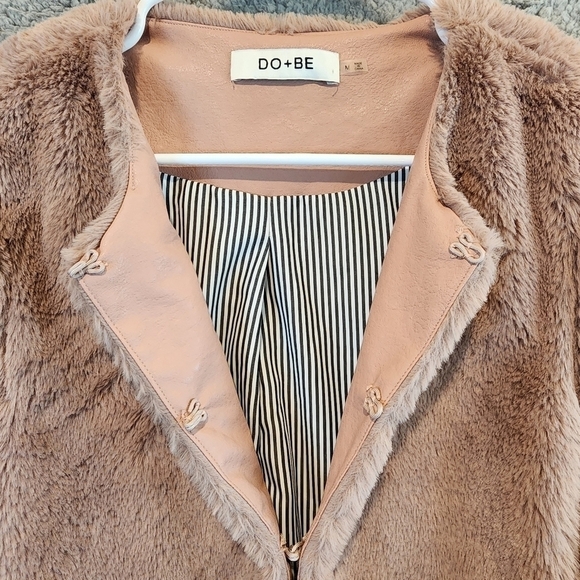 DO+BE Pink Faux Fur Jacket Sz M Medium Black White Hook Loop Closure Cozy Fuzzy - Picture 2 of 6